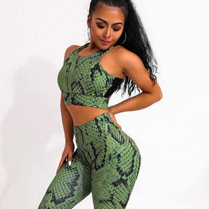 ชุดโยคะพลัสไซส์แบบระบายอากาศได้ กลับด้านได้ รุ่นใหม่ล่าสุด รับสั่งทำ ชุดออกกำลังกายพิลาทิสสำหรับผู้หญิง ผ้าไร้ตะเข็บ แห้งเร็ว ผลิตในปากีสถาน - Product Image 1