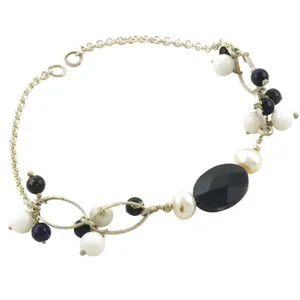 Bracelet de charme avec perles d'eau douce et onyx pour femmes - plaqué or 18 carats - Product Image 2