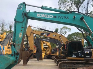 Excavadora Kobelco de segunda mano con bomba de caja de cambios de motor Hino original Buen rendimiento en buenas condiciones - Product Image 3