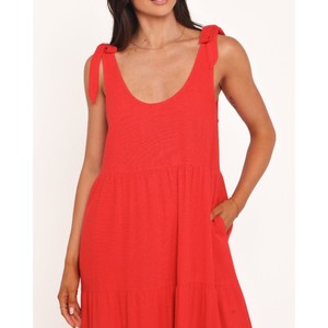 ชุดเดรสผู้หญิงระดับพรีเมียม ให้ความกระชับพอดีตัวและมีความสวยงามอย่างมีระดับ ออกแบบมาเพื่อความสบายและทนทานในแฟชั่น - Product Image 3