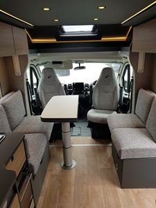 Remolque de Viaje Familiar Ajustable de Lujo De Thleffs Trend 2024, para 4-6 Pasajeros, Emisión Euro 6, Uso Doméstico - Product Image 6