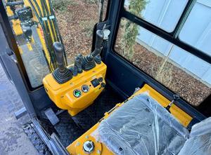 FREE SHIPPING AGT DM13C HYDRAULIC EXCAVATOR 13.5HP 37"BACKFILL BLADE 16" BUCKET/TEETH FULLY CABBED FAN EPA CE AUXILIARY PLUMBED - Product Image 2