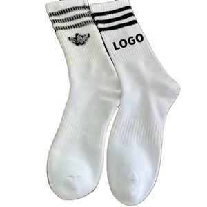 Chaussettes de sport de cyclisme unisexes avec logo personnalisé, 100% coton tricoté, hauteur mi-mollet avec logo brodé sur le revers, faible MOQ pour hommes et femmes - Product Image 6