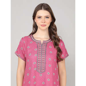 Chemise de nuit d'été alpine personnalisable brodée en tissu avec poche latérale et cordon de serrage pour mariées ODM - Product Image 4