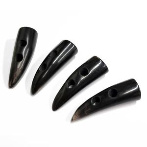 Bascules en corne de buffle classiques faites à la main pour jeans et manteaux Bascules en corne naturelle avec technique de polissage Logo décoration fabriquée en Inde - Product Image 1