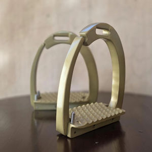 Montar a caballo de acero inoxidable con peldaños negros Peso ligero Antideslizante Estribos de caballo de acero inoxidable - Product Image 1