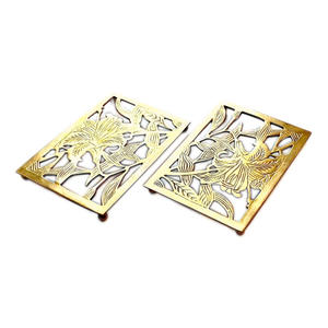 Sous-plat de luxe en laiton doré pour la décoration de table à la maison et à l'hôtel, accessoires de cuisine faits à la main et personnalisés - Product Image 1