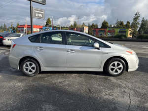 Toyota Prius Two 2013 - Product Image 2