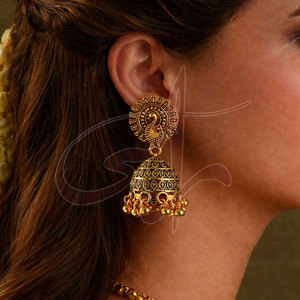 Vente directe d'usine, nouvelle arrivée, boucles d'oreilles tendance en acier inoxydable plaqué or, design personnalisé, fabriquées au Pakistan - Product Image 2