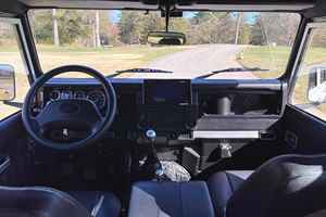 2024 Véhicule d'occasion Global Market Defen -99ders 90 Version européenne Break Diesel Automatique Toit ouvrant panoramique Sièges en cuir Conduite à gauche R17 - Product Image 6