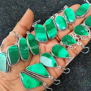 Venta al por mayor nuevo diseño de Latón chapado en oro pendientes de piedras preciosas malaquita colgante con perla mezcla de formas para la curación de regalo de fiesta de moda - Product Image 3