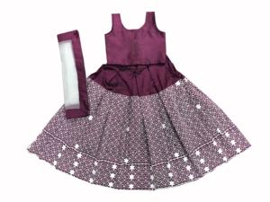 Shoryam Moda Infantil, Pattu Pavadai Tradicional Satani, Completamente Cosido, para Niñas, Morado y Blanco, Patrón Geométrico, Largo hasta el Suelo - Product Image 3