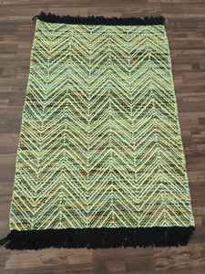 Alfombra de área verde con patrón de Chevron tejida a mano | Alfombra Chindi de algodón reciclado con flecos negros | Decoración Bohemia | Alfombra de suelo ecológica - Product Image 3