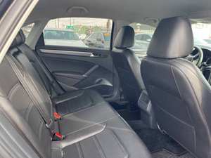 Volkswagen Passat R-Line 4 portes (1.8L 4 cylindres Turbo 6A) légèrement usagée, modèle 2017 - Product Image 6