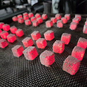 Experimente la barbacoa como nunca antes con nuestro aserrín de coco indonesio Hookah Charcoal - Product Image 1