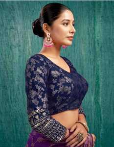 Collection de chemisiers de créateur prêt-à-porter sans effort en soie Banarasi Élément de mode vintage élégant - Product Image 3