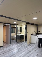 Villa préfabriquée modulaire extensible à double aile de 3 mètres, économique et résistante aux intempéries, idéale pour les hébergements.