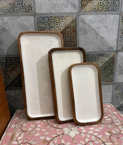 Platos Decorativos Artesanales de Madera de Mango para Servir y Exhibir Alimentos, Esmalte Blanco y Marrón Natural Oscuro - Product Image 2