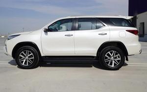 Toyota Fortuner SUV 2017, 4.1-6L Turbo, Automática, Gasolina, 5 Plazas, 25001-50000 Millas - Product Image 4