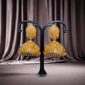 ต่างหูชุดดีไซน์หรูหรา ชุบทอง 22CT สไตล์จุมก้า เครื่องประดับสำหรับผู้หญิง ผลิตโดยผู้ส่งออก - Product Image 2