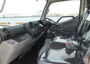 OFERTA PERFECTA: Camioneta TO-YO-TA D-Y-NA 2024 con Transmisión Manual, Volante a la Derecha e Izquierda - Product Image 2