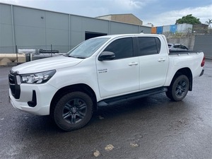 Toyota Hilux SR 4WD Automática 2023-2024, Volante a la Derecha/Izquierda, GRAN VENTA - Product Image 3
