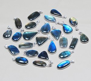 Minimalistic Handmade Labradorite <b>Pendant</b> for Women Blue Flash <b>Crystal</b> <b>Pendant</b> Unique Simple Stylish Everyday Jewelry - Product Image 2