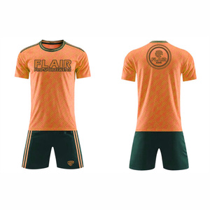 Ensembles d'uniformes de maillots de football confortables et respirants de meilleure qualité au design personnalisé Service OEM pour les jeunes joueurs de sexe masculin Coupe automatisée - Product Image 6