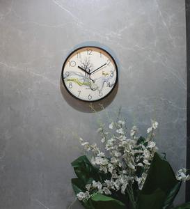 Horloge murale moderne silencieuse à aiguilles en quartz à affichage unique, noire, alimentée par piles, idéale pour la décoration de bureau - Product Image 3