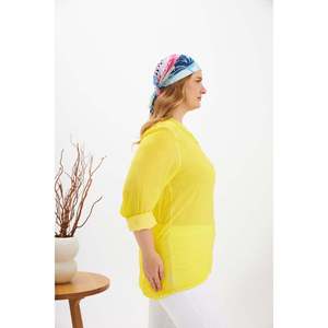 Blouse délavée grande taille avec détail emblème jaune - Product Image 3