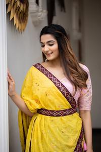 Fourniture en gros de paillettes et de fil de broderie Lehanga Choli du fournisseur et de l'exportation indiens à un prix de gros - Product Image 3