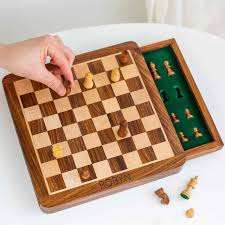 Jeu d'échecs en bois tendance fait main avec pièces d'échecs - Product Image 4