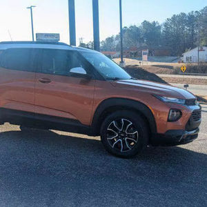 2022 Chevrolet Trailblazer ACTIV Turbo SUV con interior oscuro - Product Image 1