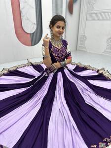 Lehenga Choli de Color púrpura especial Navratri tradicional en tela de algodón puro para ropa de mujer india en ocasiones de festivales - Product Image 4