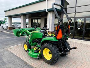 2022 Johnn Deere 24hp 2025R Modelo de tractor con implementos disponibles - Product Image 5
