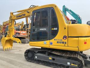 Excavatrice hydraulique PC60 6 TONNES Compacte et puissante avec moteur et boîte de vitesses pour la construction, l'aménagement paysager et les services publics - Product Image 4