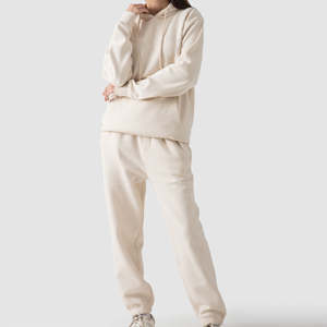 Nouvel Arrivage – Survêtement Sportif Léger et Confortable pour Femme avec Capuche, Écologique, Motif Uni, Haute Qualité - Product Image 4