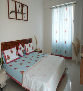 Dohar en coton biologique imprimé à la main luxueux, motifs floraux artistiques, antibactérien, respirant, lavable, écologique - Product Image 6