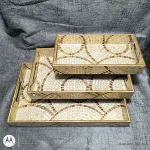 Plateau de service en bois de finition brillante faite à la main avec impression numérique émail accent décoratif caractéristique comptage artisanat technologie - Product Image 1