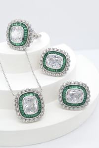 Ensemble de collier, boucles d'oreilles et bague en argent massif 925 avec zircone cubique de coupe émeraude classique de luxe pour fiançailles, mariage, fête, cadeau - Product Image 2