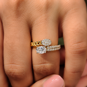 Bague de cocktail de luxe en or pur 14 carats avec diamant de laboratoire solitaire ovale pavé en grappe de diamants, style Cuban Link, fabrication sur mesure - Product Image 2