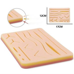 Ensemble de formation de suture pour étudiants en médecine Tampon en silicone durable à 3 couches Plaies prédécoupées en acier inoxydable pour étudiants en médecine - Product Image 4