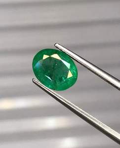 มรกตธรรมชาติทรงรีเจียระไน 1.70 กะรัต หินมรกตแท้แบบไม่มีตัวเรือน - Product Image 3