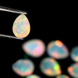 Ópalo Etíope Natural Grado AA, Corte Pera Facetado, Gema Suelta Blanca 4x6mm, 0.5-1.3 Quilates, Juego de Color/Fuego - Product Image 2