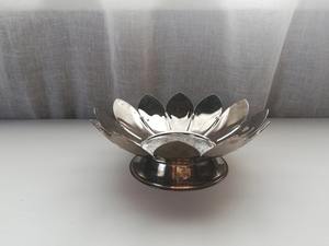 Bol décoratif en forme de fleur, finition argentée, centre de table, parfait pour la décoration de table à la maison, décoration de cuisine, provenance d'Inde - Product Image 3