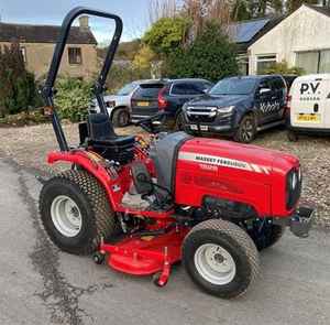 Tracteur compact Massey Ferguson 1525 25 CV 4RM avec plateau de coupe de 60 pouces - Product Image 5