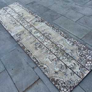 Tapis turc vintage 2,5x8,6 pieds, tapis de couloir brun en laine orientale - Product Image 4