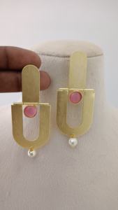 Opulent Arc Fashion Drop Earrings Set para mujer Diseño moderno personalizado en negrita Metal dorado cepillado en negrita - Product Image 4