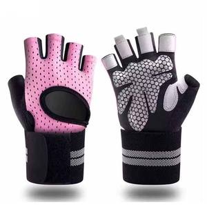 Gants d'entraînement de gymnastique à demi-doigts pour hommes et femmes, respirants avec protection supplémentaire de la paume pour l'entraînement physique. - Product Image 6