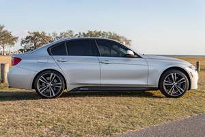 BMW 340i berline 2016 d'occasion, sans réserve, boîte manuelle 6 vitesses, packs M Sport et Track Handling, non modifiée - Product Image 3